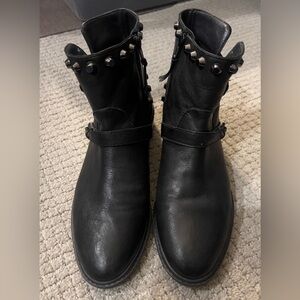 Stuart Weitzman size 8 1/2 studed leather  booties black
